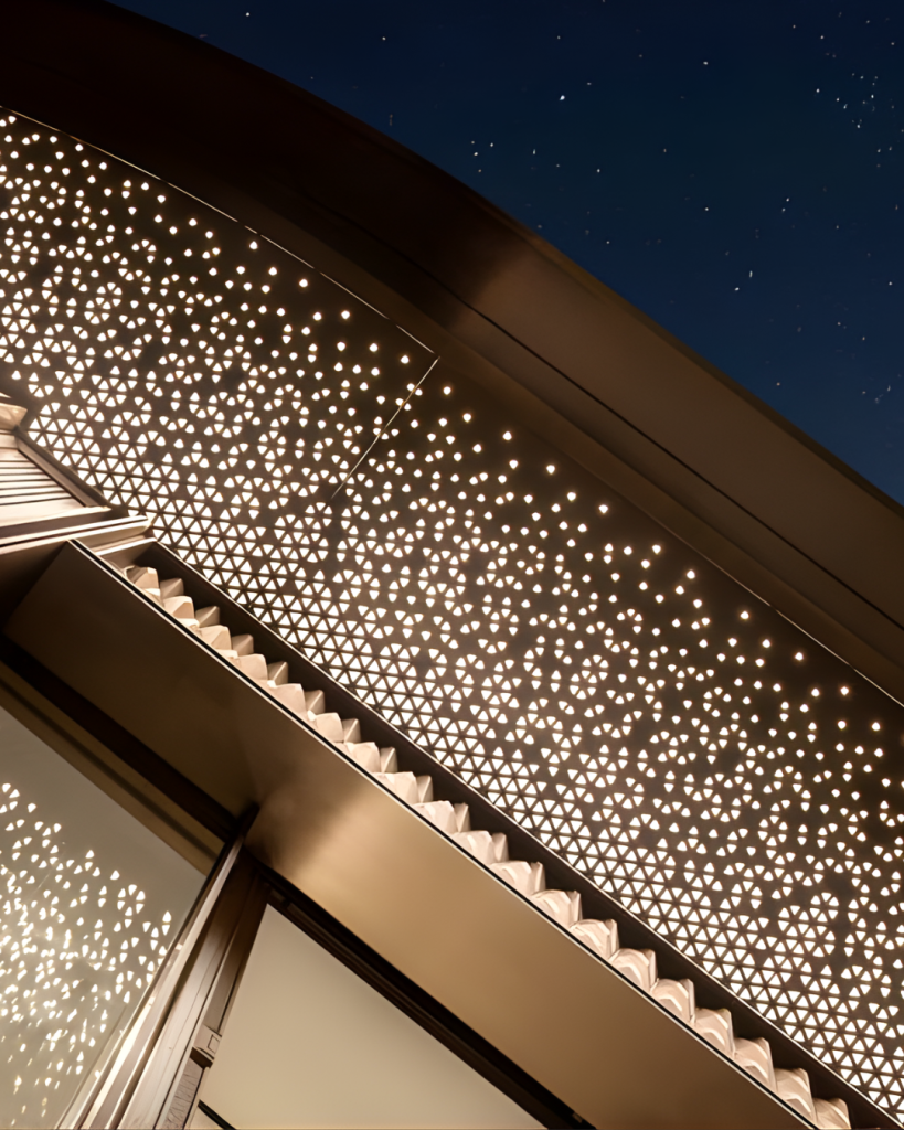 Перфорированные потолки из оцинкованной стали с подсветкой